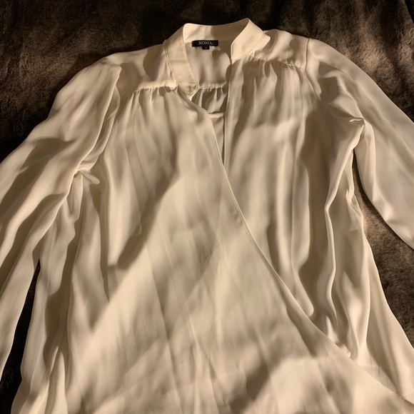 Blouse - Picture 2 of 3